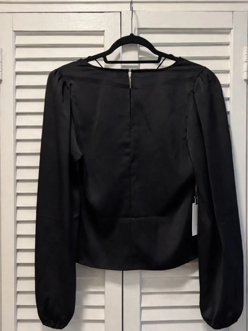 ASTR 🖤 Key Hole Cutout Long Sleeve Top - Picture 5 of 6